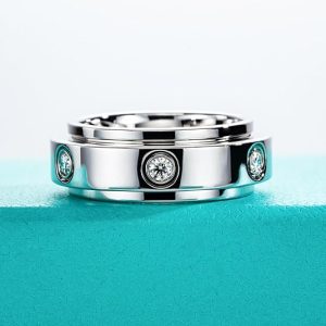 Timeless VVS1 Moissanite Elegant Spinner Ring Design side